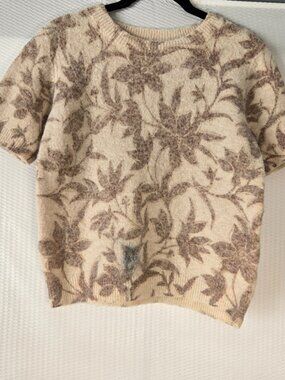 Nicole Miller NY Soft Short Sleeve Floral Jacquard Pattern in Neutral Size M